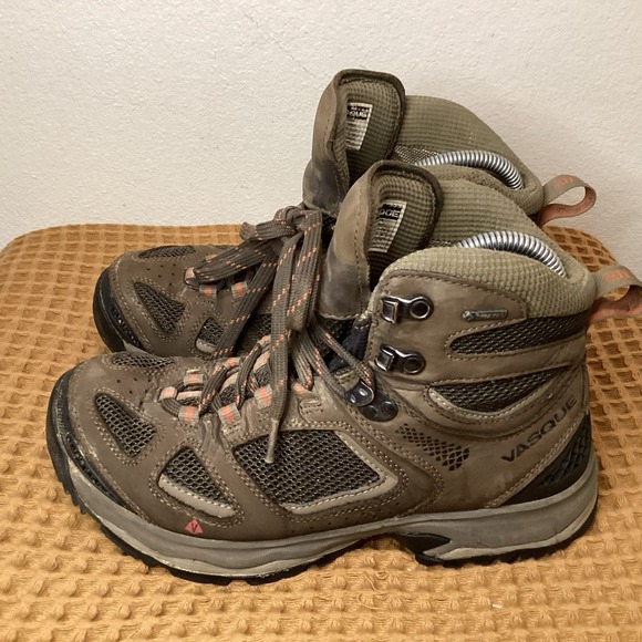 VASQUE 7190 Breeze III GTX Mens Sz 8 Hiking Boots Vibram Sole Brown Lace Up - Picture 1 of 9